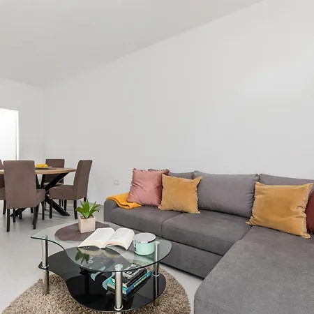 Jakelic House Apartment *